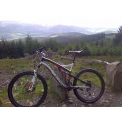 2011 Specialized Camber Elite - Large Frame.
