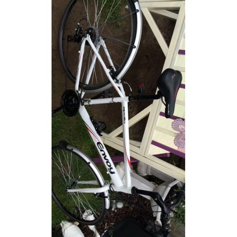 Apollo envoy bike