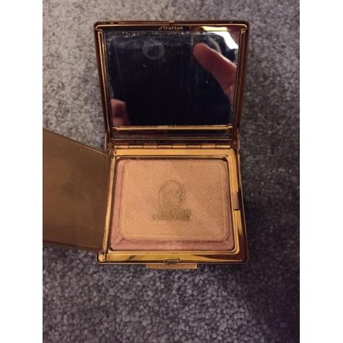Stratton compact
