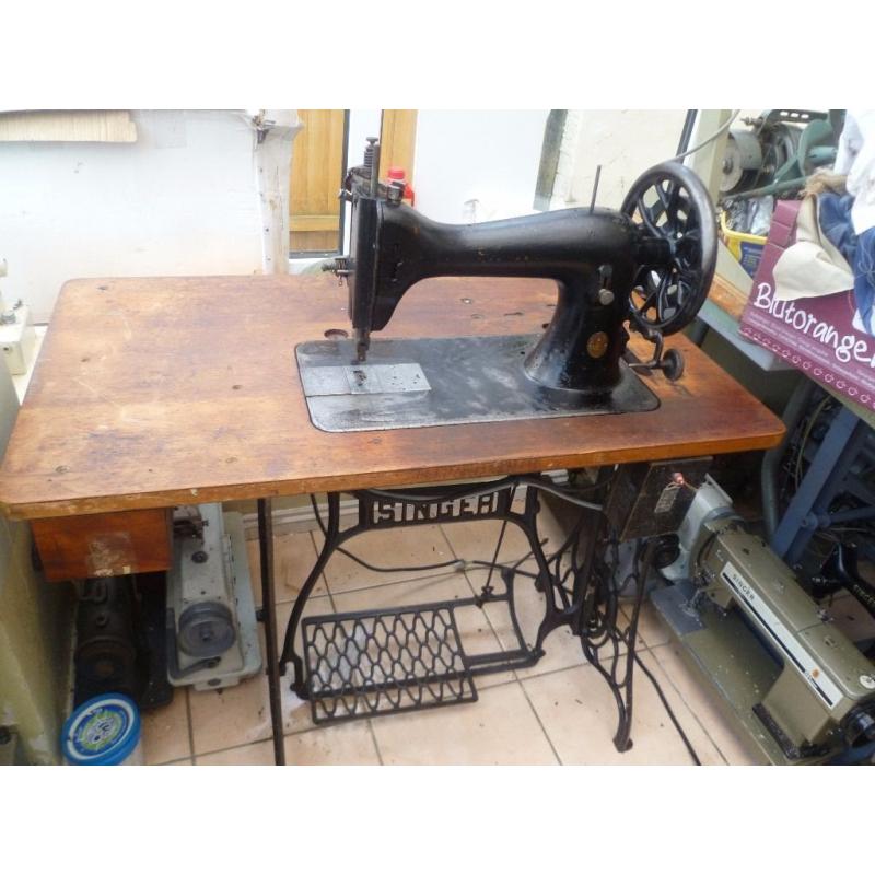 45K SINGER INDUSTRIAL SEWING MACHINE( IDEAL FOR THICK LEATHER & the like