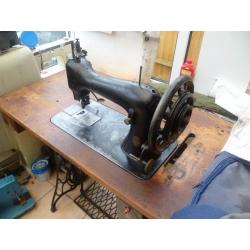 45K SINGER INDUSTRIAL SEWING MACHINE( IDEAL FOR THICK LEATHER & the like