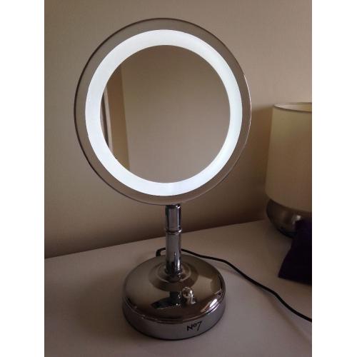 No.7 illuminating makeup mirror