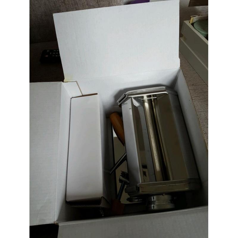 Pasta machine