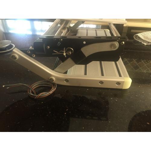 Thule Single Step V10 / Manual 550 brand new never used still in box
