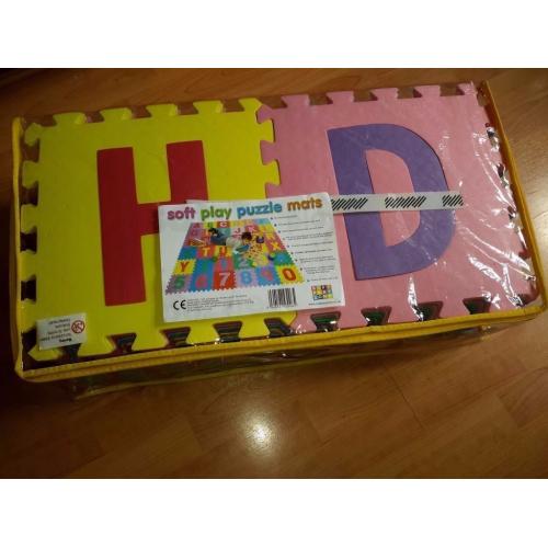 Letters and numbers foam mat