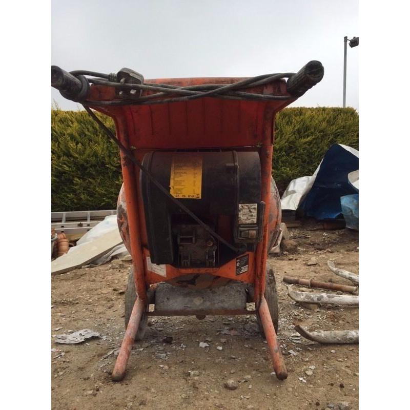 Belle 240V cement mixer minimix 150