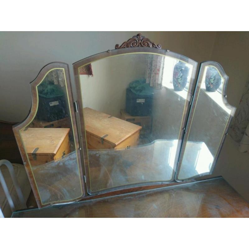 Dressing table
