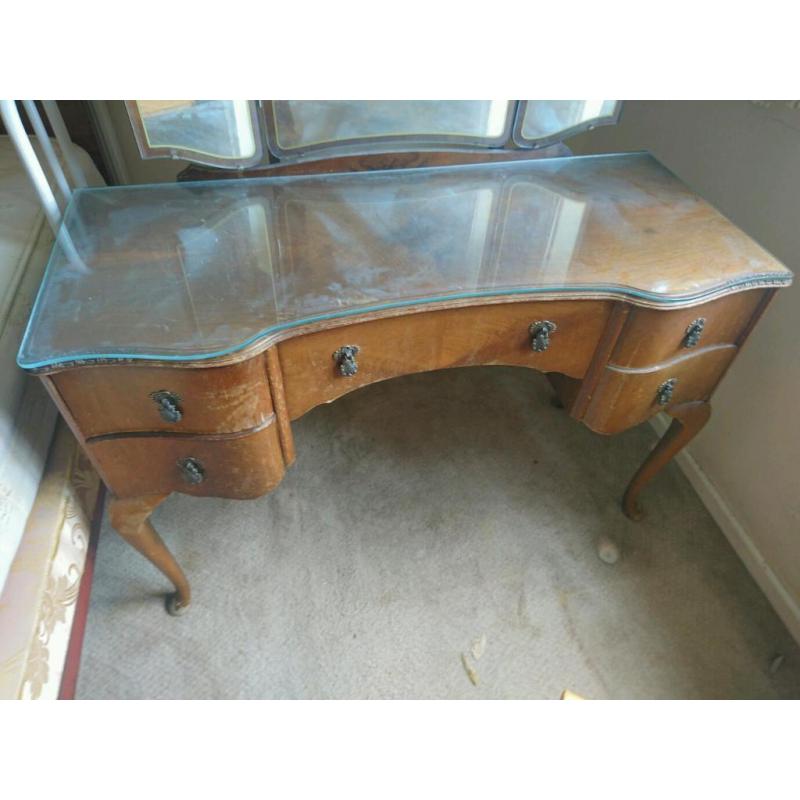 Dressing table