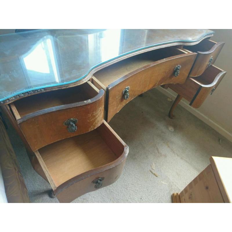 Dressing table