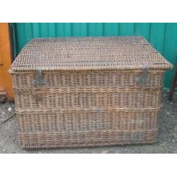 Large Antique Victorian Willow Wicker Trunk Laundry Mill Log Toy Coffee Table 112x100x70cm