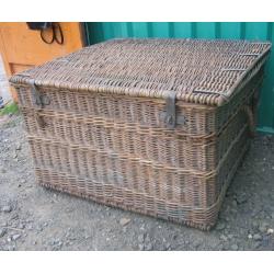 Large Antique Victorian Willow Wicker Trunk Laundry Mill Log Toy Coffee Table 112x100x70cm