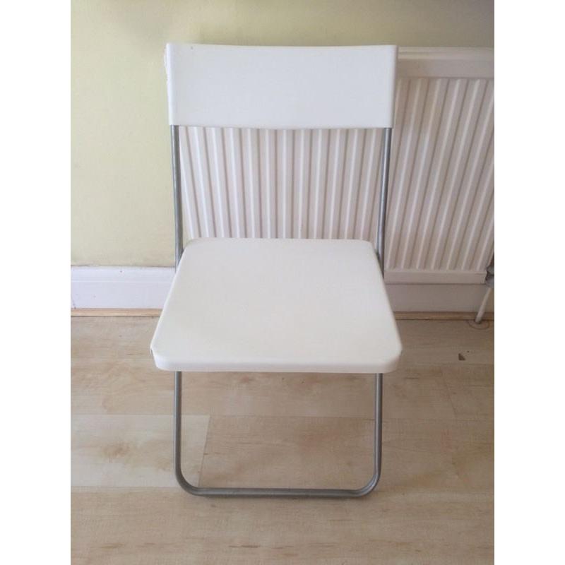 6 white ikea chairs