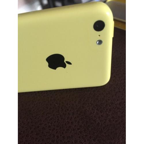 Apple i phone 5c in yellow 8gb on 3 network