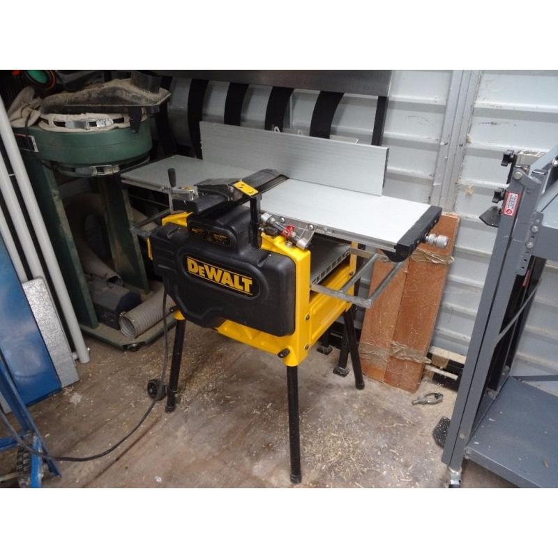De Walt 27300 Planer / thicknesser plus Kity extractor and spare blades