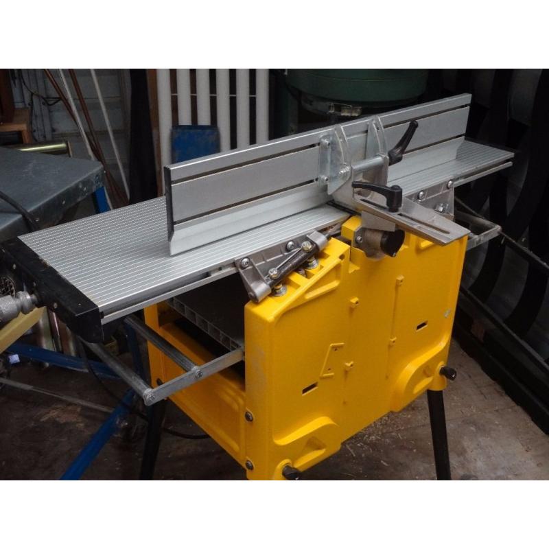 De Walt 27300 Planer / thicknesser plus Kity extractor and spare blades
