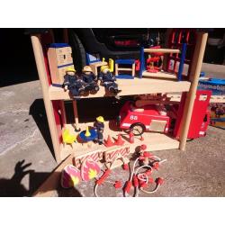Pintoy wooden fie engine and station