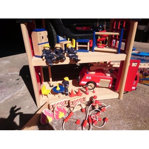 Pintoy wooden fie engine and station