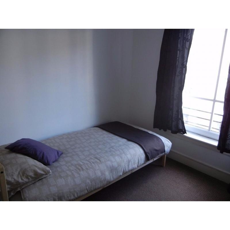 FESTIVAL LET/WEEKLY LET/MONTHLY LET