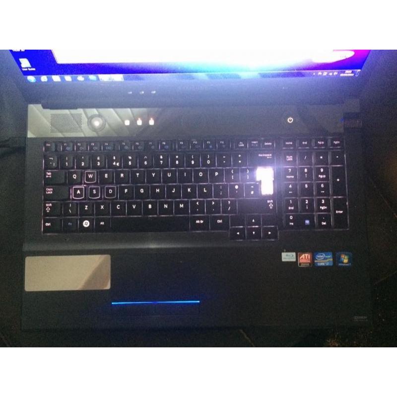 Samsung 700G7A Laptop Series 7 Gamer /Working but faulty/ Fix up or sell for parts. Colletion Only!