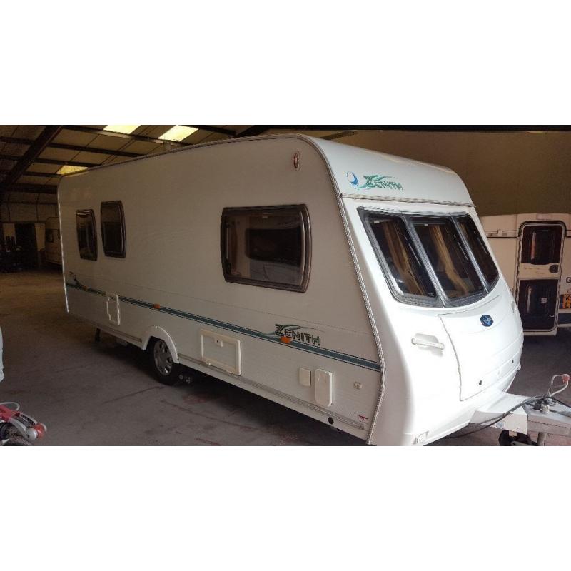 Lunar Zenith 5 Berth 2006 Caravan