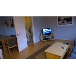 2 rooms available in large 4 bed Townhouse