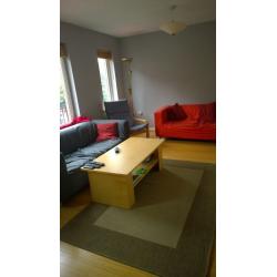 2 rooms available in large 4 bed Townhouse
