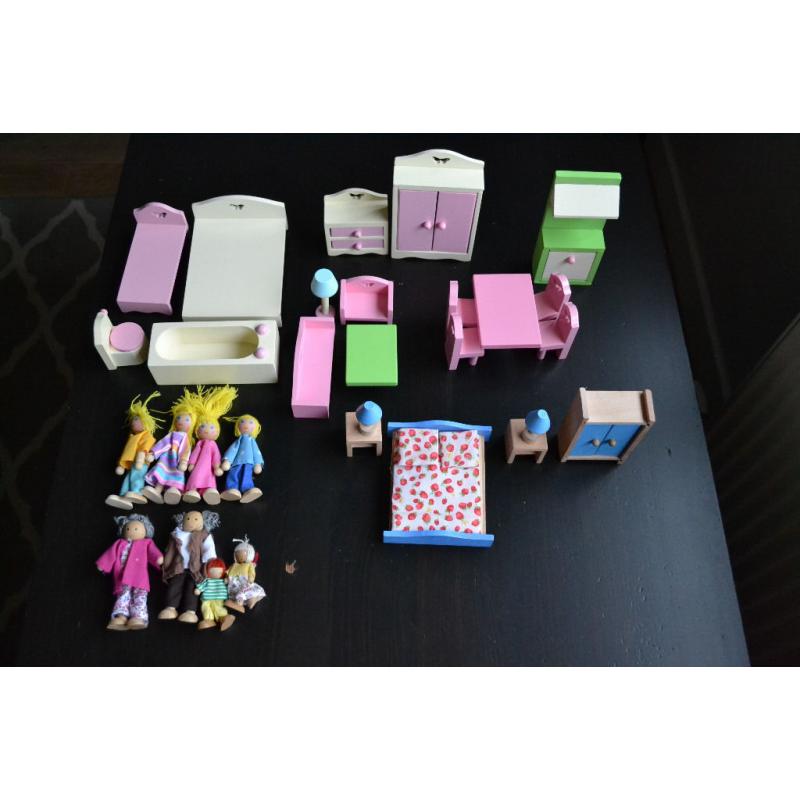 Wooden doll's house, furniture and dolls