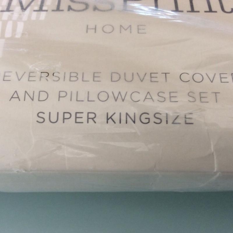 Super King duvet cover and two pillowcases New