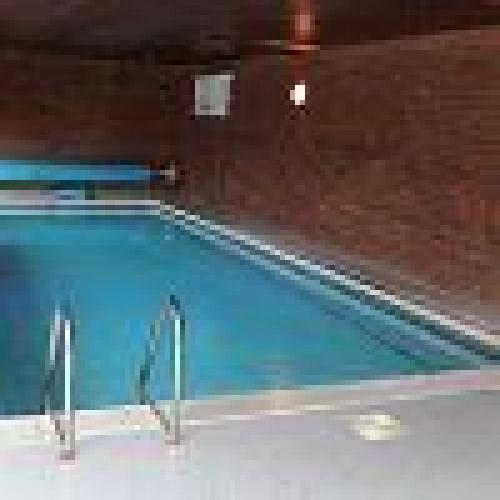 Large Double Room in Luxury House Share with swimming pool, bar and snooker room