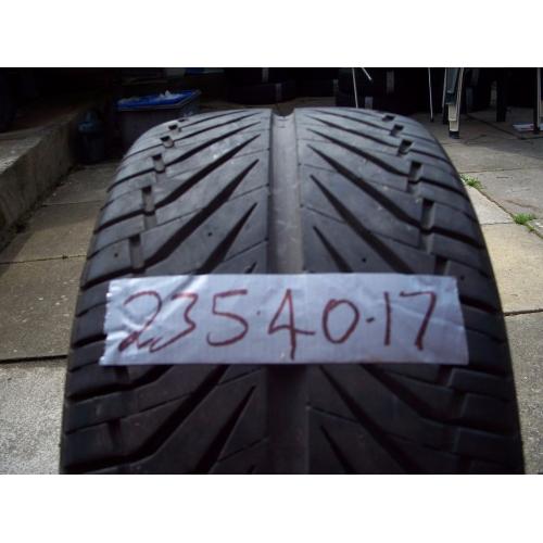 235 40 17