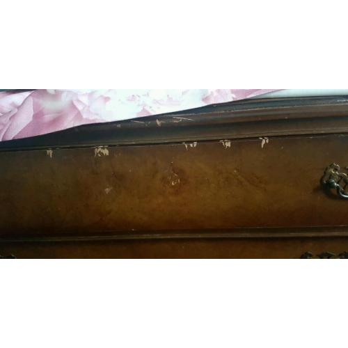 Chest of drawers