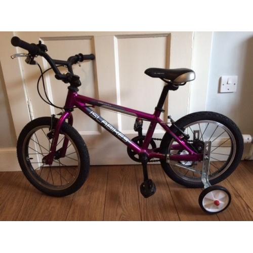 Islabike CNOC 16 cerise with stabilizers