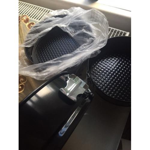 6 non stick springform cake tins. 22-28cm