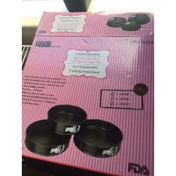 6 non stick springform cake tins. 22-28cm