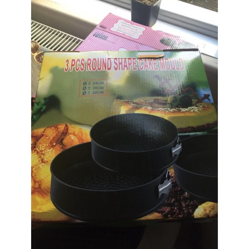 6 non stick springform cake tins. 22-28cm