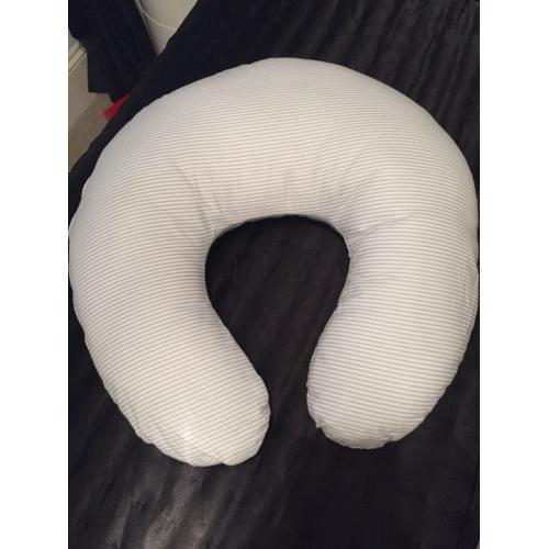 Immaculate breast feeding pillows
