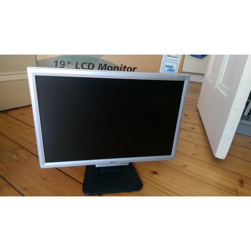 Acer 19" wide screen monitor - good condition