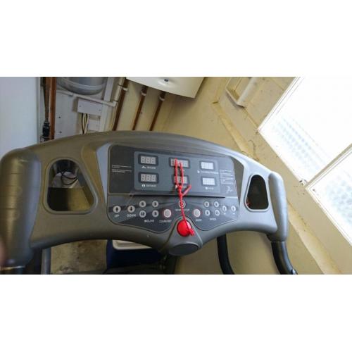 Motorised Treadmill with 12 inclines very good condition