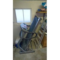 Motorised Treadmill with 12 inclines very good condition