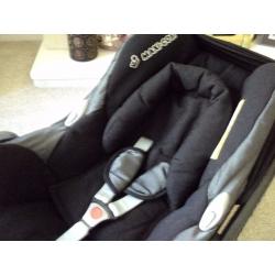 maxi cosi cabriofix carseat 0-13kg with suncover, new born cushion and chest pads