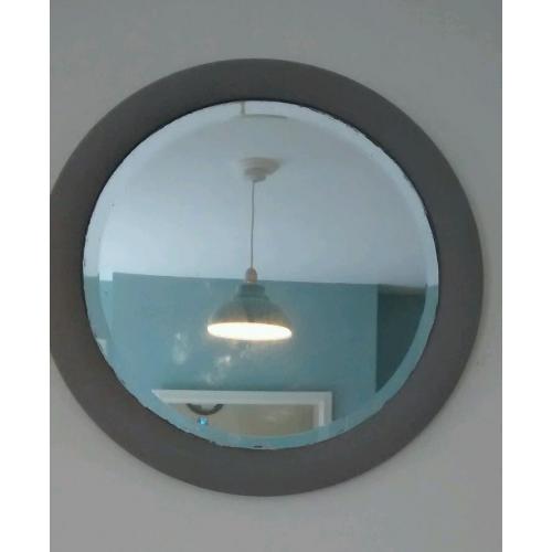 Shabby chic round mirror.