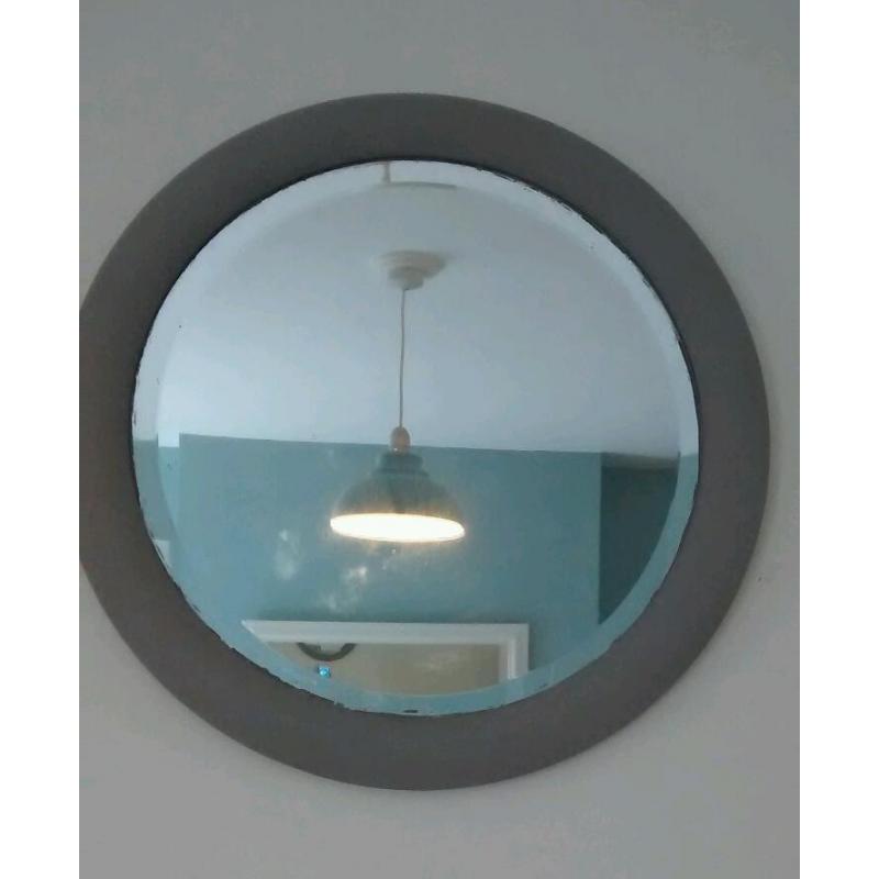 Shabby chic round mirror.
