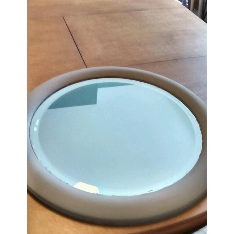 Shabby chic round mirror.