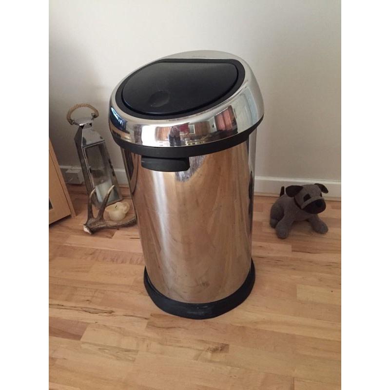 Britania 40-50L Stainless steel bin