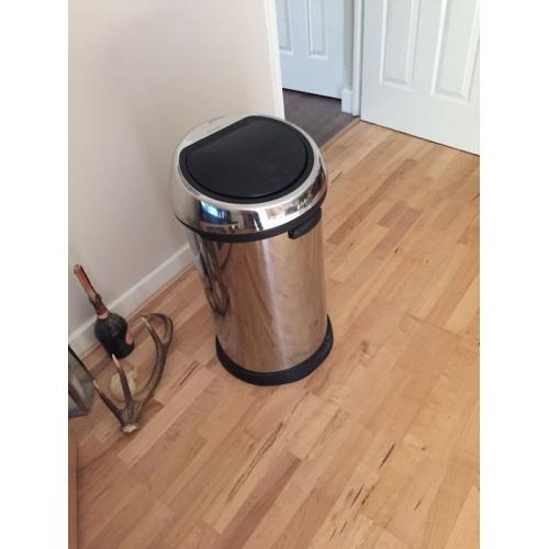 Britania 40-50L Stainless steel bin