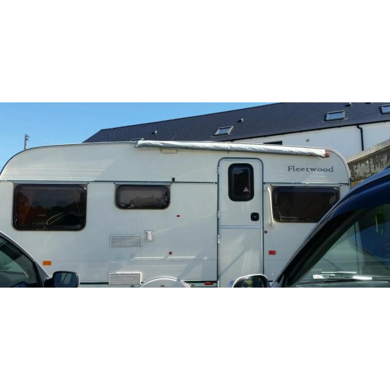 Caravan store sun canopy