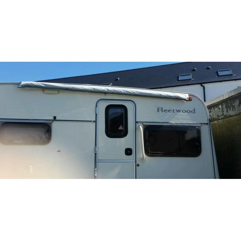Caravan store sun canopy