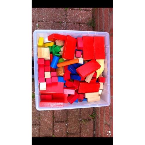 Children's building bricks