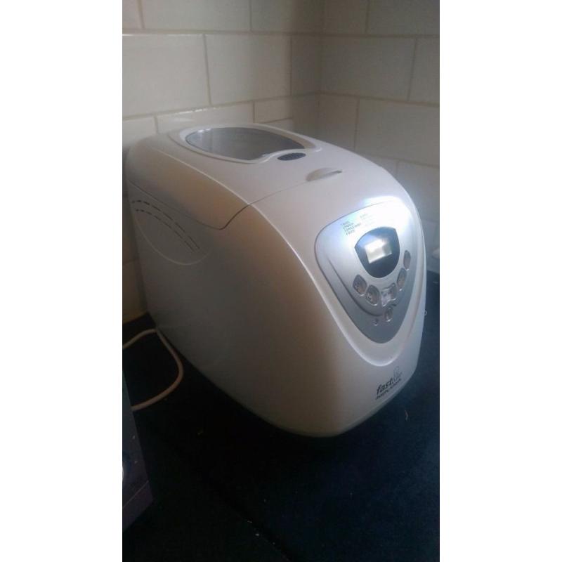 Almost new - Morphy Richards Bread maker.