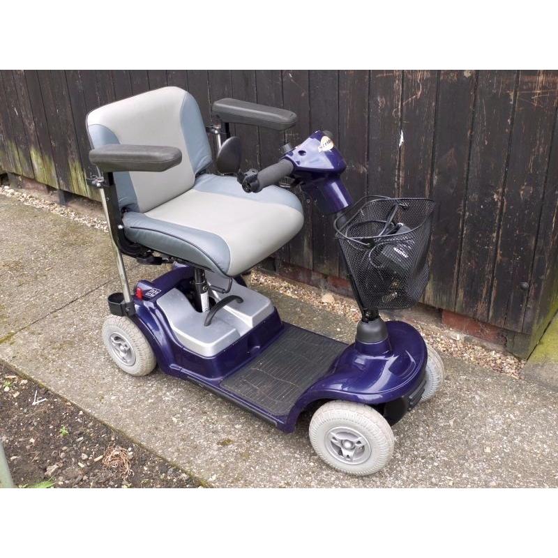 mobility scooter strider 0-4 mph fits in car boot vgc